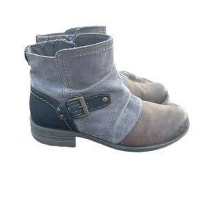 Earth Origins Women 9. 5 Gray/Black Suede Leather Phoenix Zip Buckle Ankle Boot